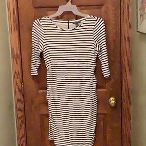 A Pea in the Pod Maternity Dress, M